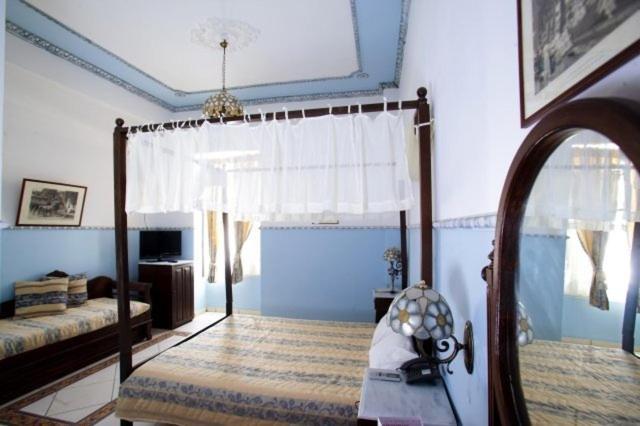 Monte Kristo Hotel Ermoupoli Room photo