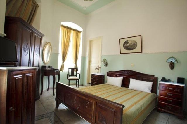 Monte Kristo Hotel Ermoupoli Room photo